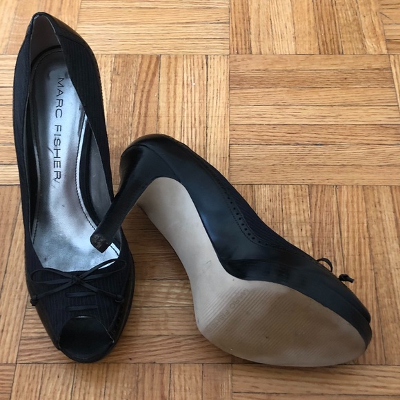 Marc Fisher Peep Toe Navy & Black Pumps (Size 9) - Picture 2 of 6